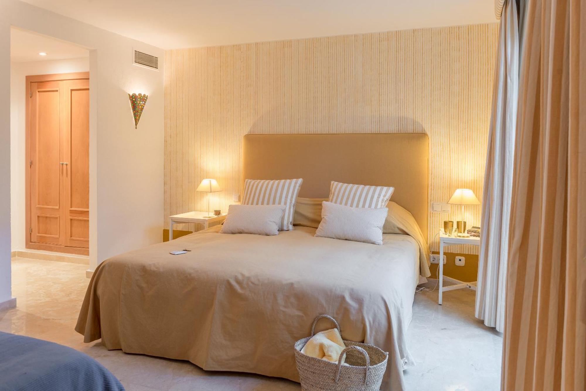Resort Villas Andalucia 贝纳鲁普·卡萨斯·别哈斯 客房 照片