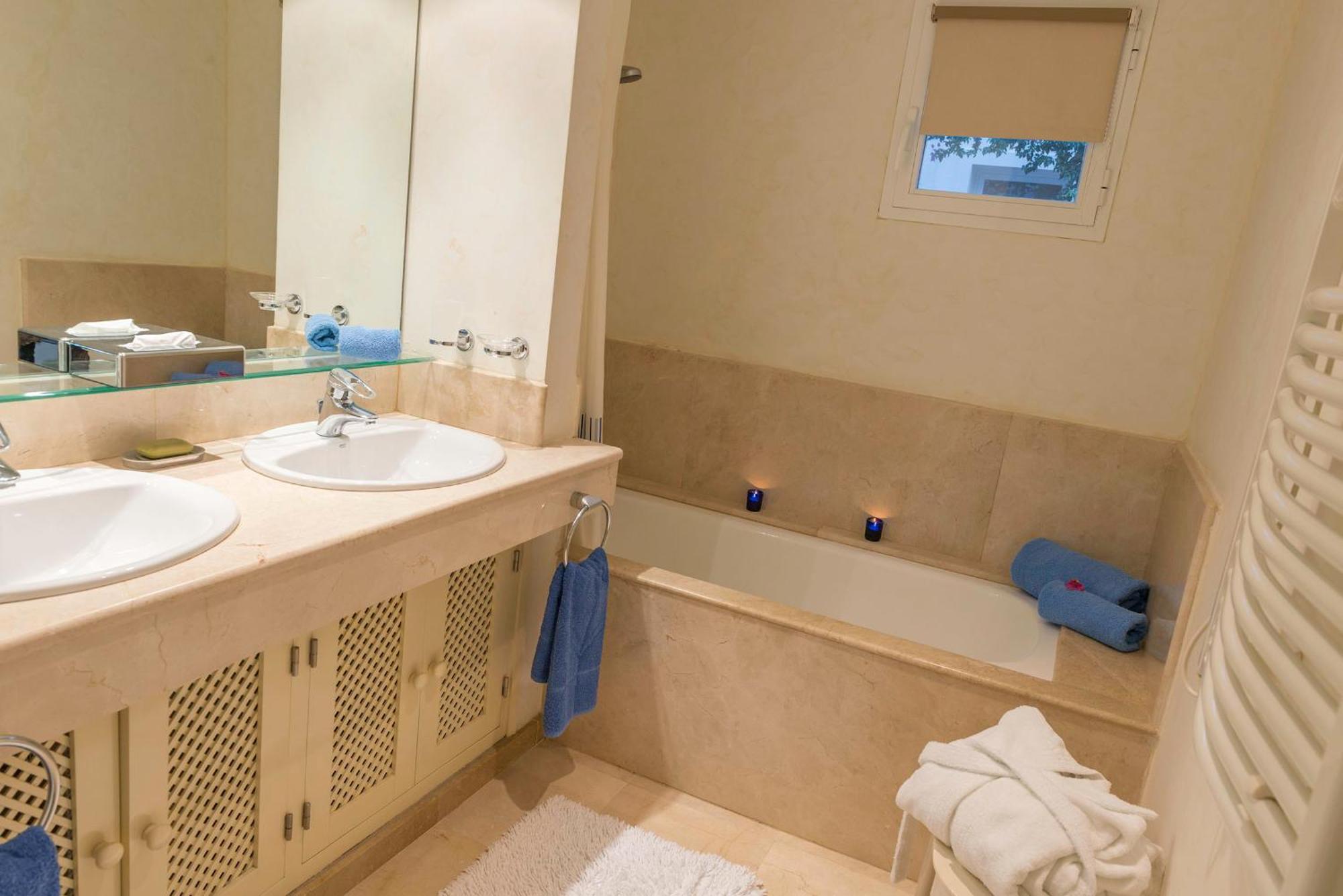 Resort Villas Andalucia 贝纳鲁普·卡萨斯·别哈斯 客房 照片